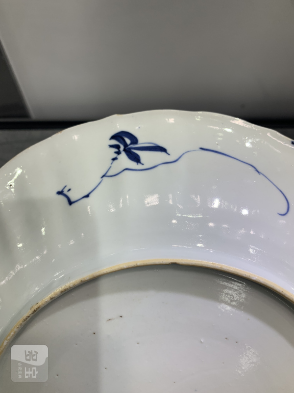 清康熙青花开光雉鸡牡丹纹花口大盘 - 图7